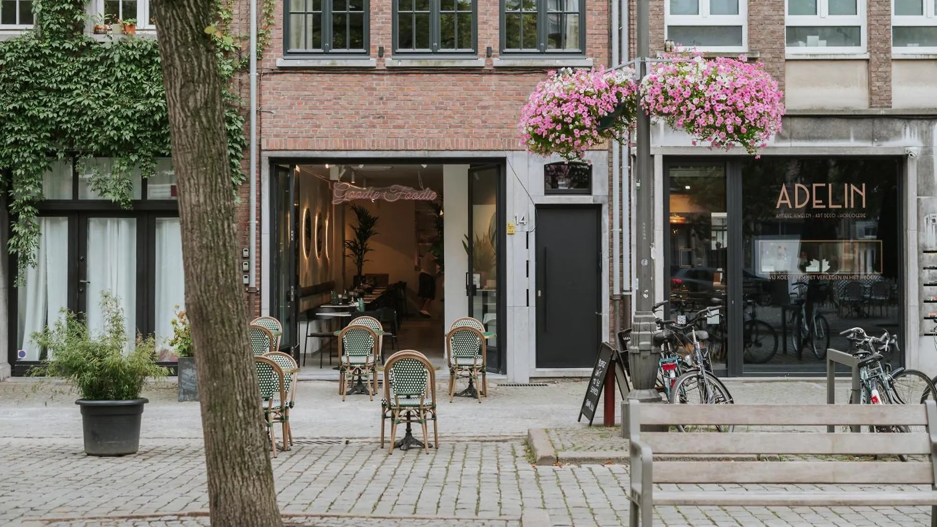 Shway - The Proof Reader Apartment Antwerp Belgium